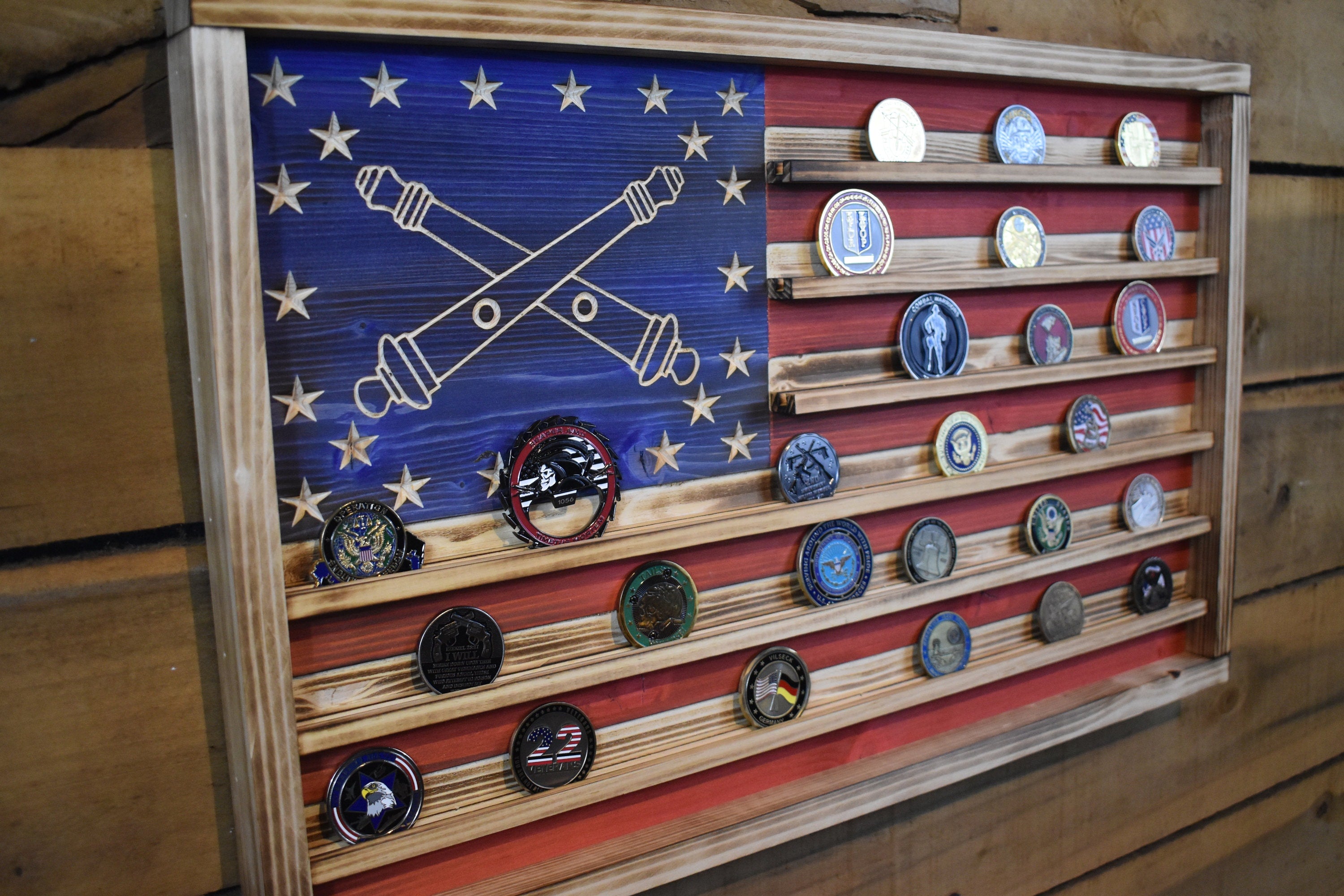 US Army Field Artillerie Coin Display Rack Holder - Rustic American Flag - Artillerie Cross Canon Coin Display